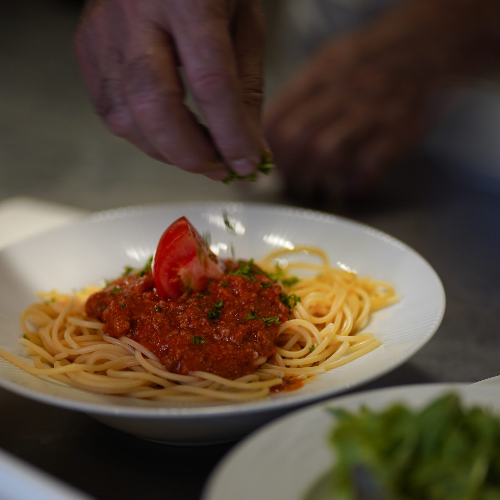Spaghetti bolognaise parsemés de persil frais